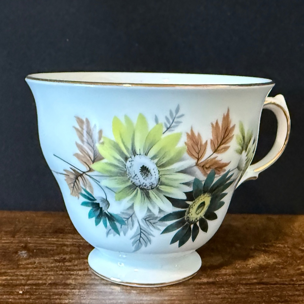 Queen Anne Bone China Tea Cup Floral - Picture 6 of 12